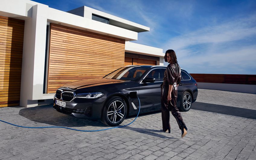 Gewerbliches Leasing: Der BMW 5er Touring Plug-In Hybrid bei AHAG