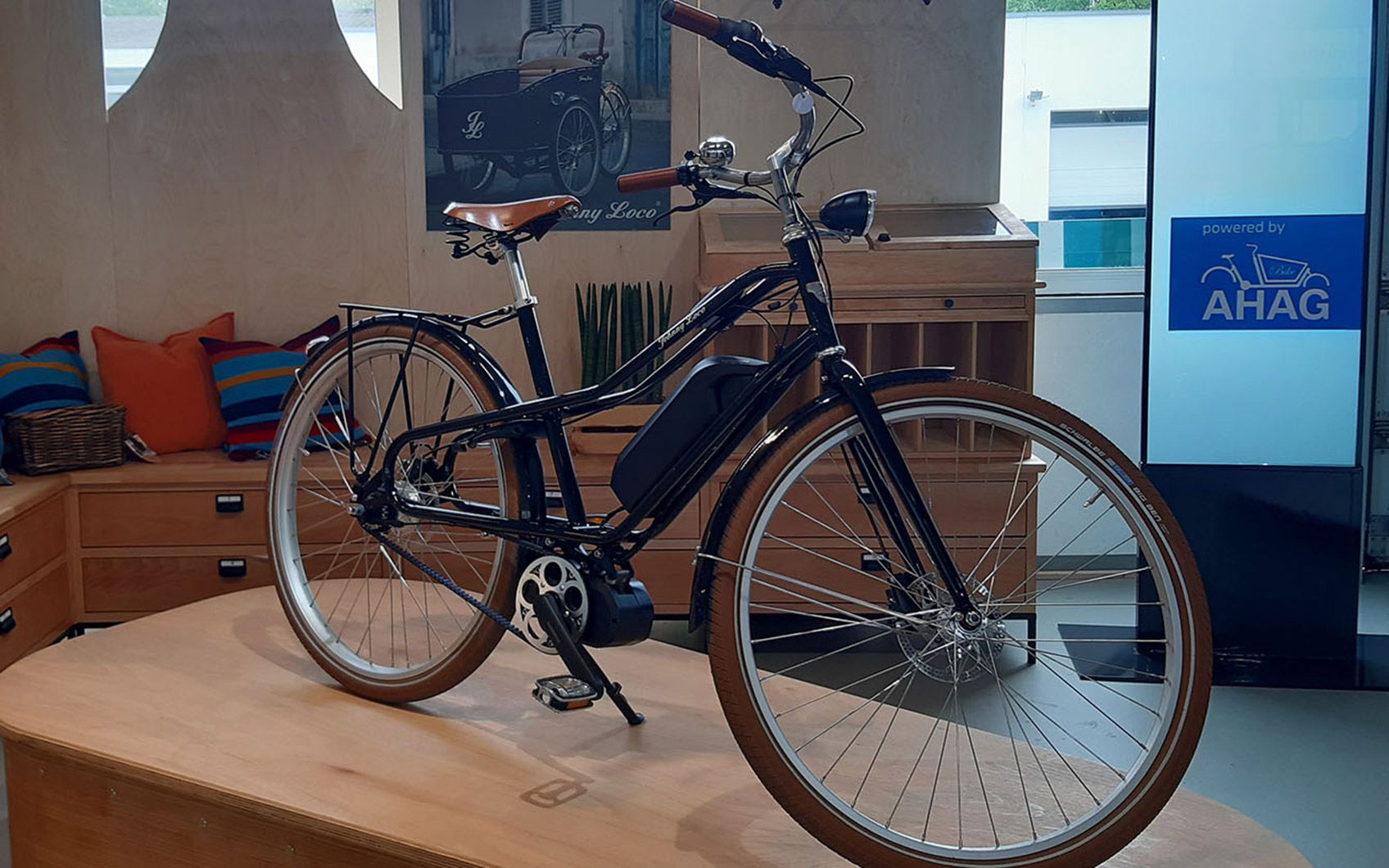 Electric Avenue Bike auf Podest im Green City Hub