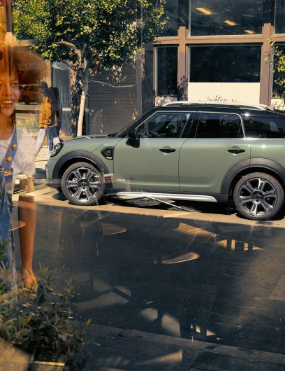 MINI COUNTRYMAN. 
SPACE UP YOUR LIFE.