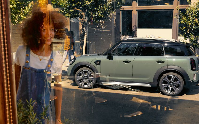 MINI COUNTRYMAN. 
SPACE UP YOUR LIFE.