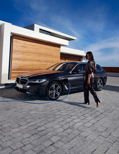 Gewerbliches Leasing: Der BMW 5er Touring Plug-In Hybrid bei AHAG